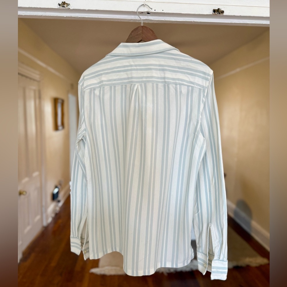Club Monaco White and Blue Casual Button Down Shirt - Picture 2 of 3
